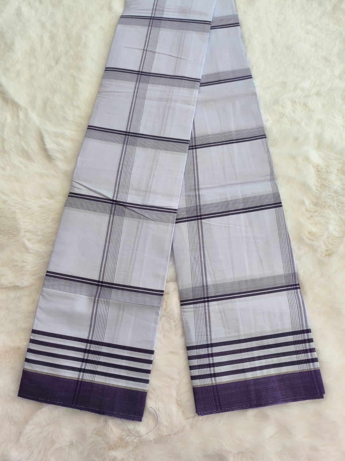 ঐতিহ্যবাহী সিরাজগঞ্জের চিকন সুতার হাতের তৈরী তাঁতের লঈী